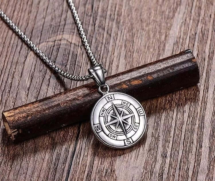 THE MEN THING Alloy Compass Pendant with Pure Stainless Steel 24inch Chain for Men, American trending Style - Round Box Chain & Pendant for Men & Boy