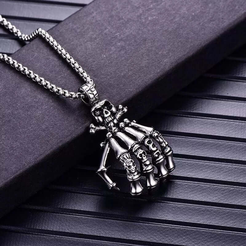 THE MEN THING Alloy Claw Pendant with Pure Stainless Steel 24inch Chain for Men, American trending Style - Round Box Chain & Pendant for Men & Boy