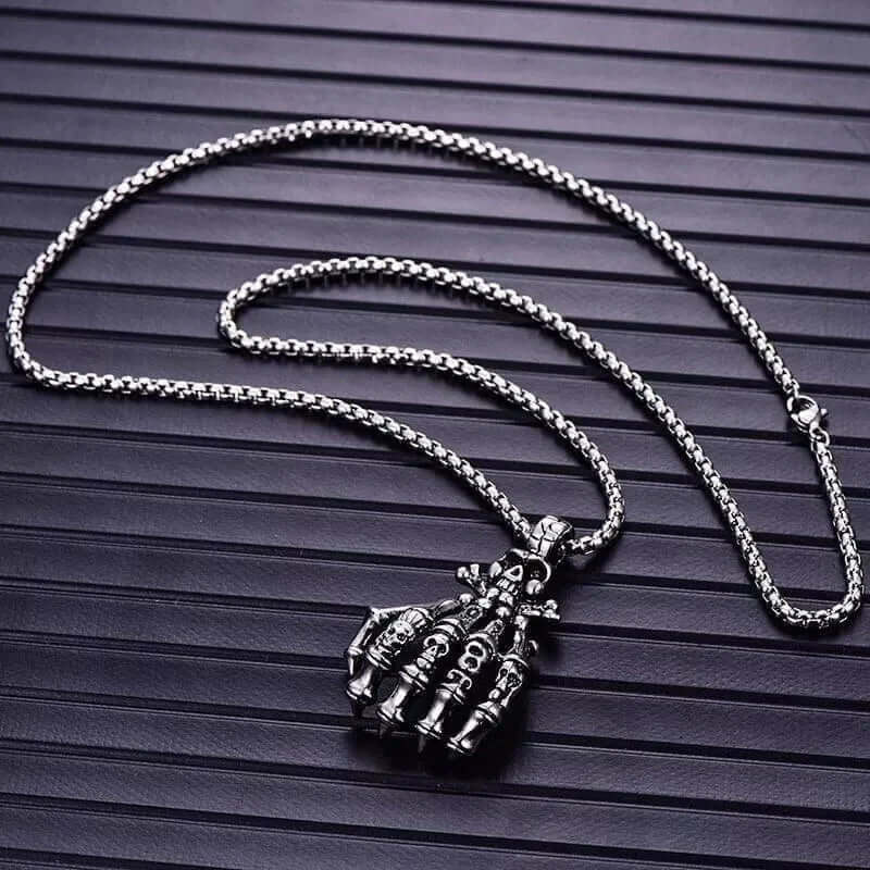 THE MEN THING Alloy Claw Pendant with Pure Stainless Steel 24inch Chain for Men, American trending Style - Round Box Chain & Pendant for Men & Boy