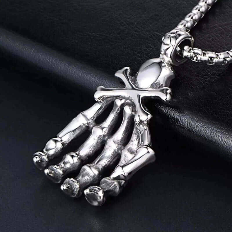 THE MEN THING Alloy Claw Pendant with Pure Stainless Steel 24inch Chain for Men, American trending Style - Round Box Chain & Pendant for Men & Boy